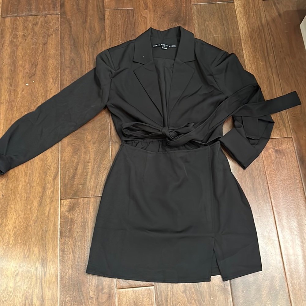 Dress with cutout